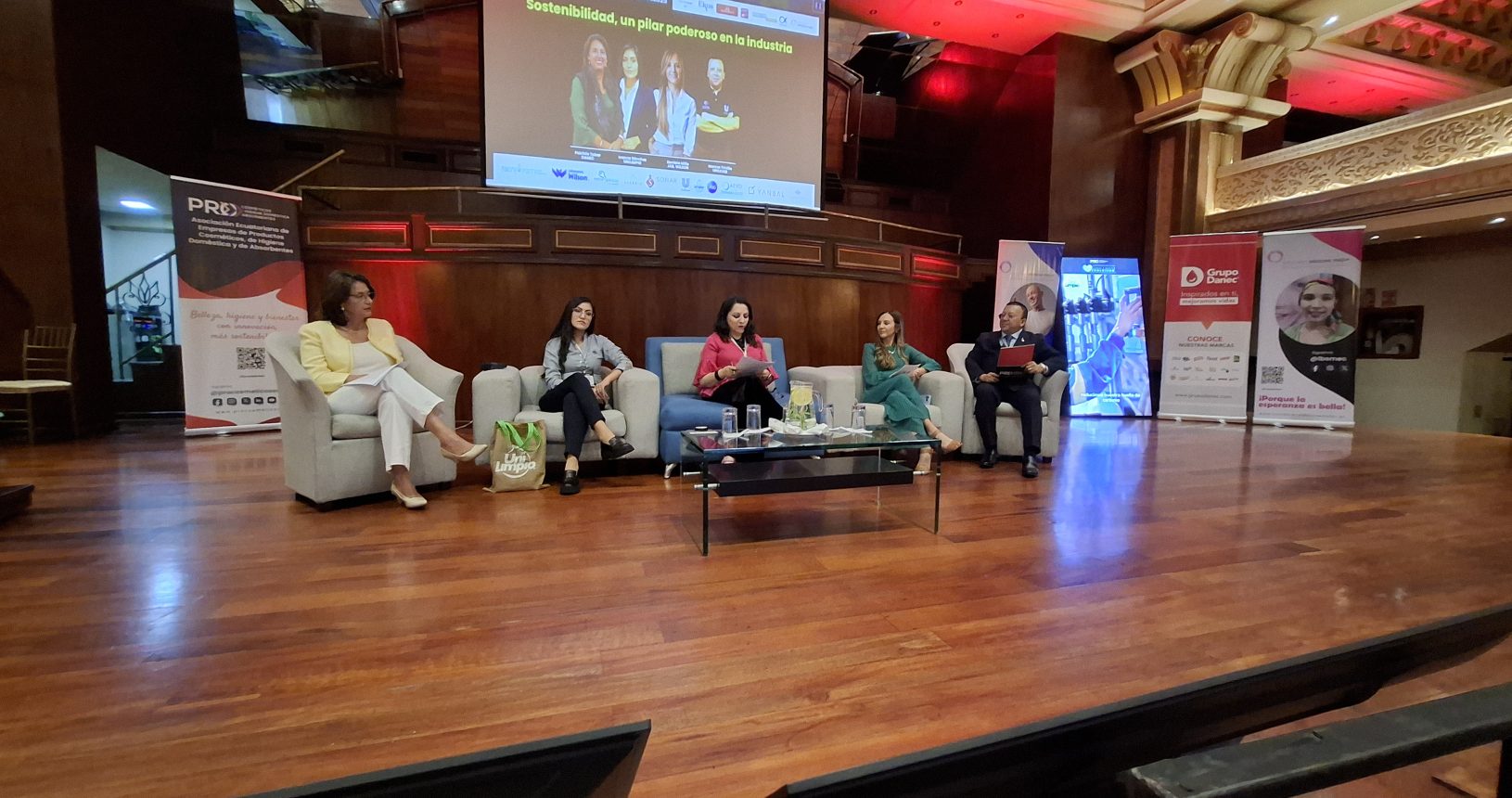 Durante el panel se socializaron iniciativas de sostenibilidad de impacto.